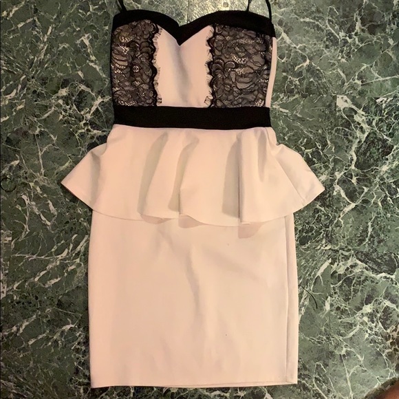 Tight fit halter dress - Picture 2 of 4